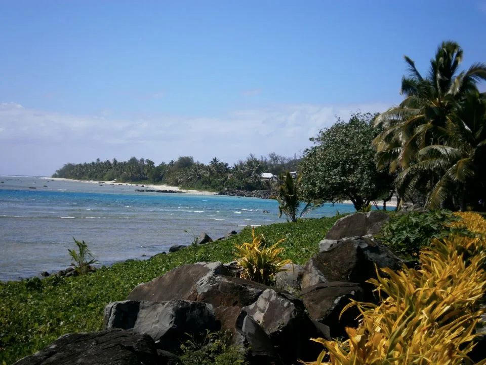 A coastal landscape on Rarotonga. Geographic context for the Cook Islands; this is not an image of a tīvaevae.