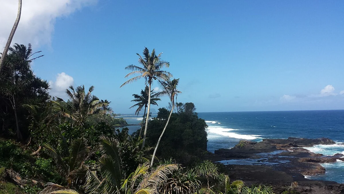 South-eastern coast of Upolu, Samoa, August 2016. A regional context image; it does not depict a language lesson or a making practice.